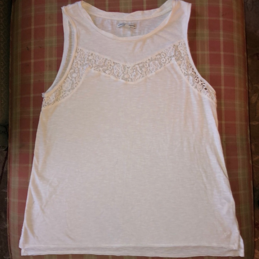🌺🌺🌺AEO tank top with lace accent on front